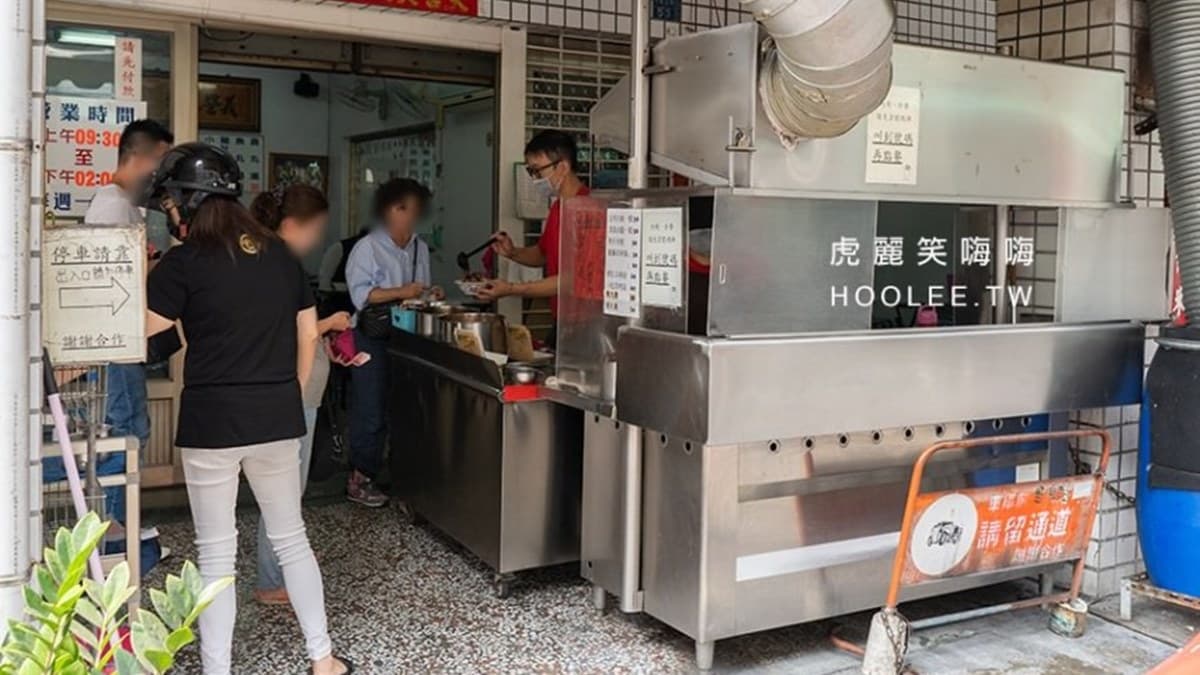 「苓雅油煎肉圓」位在苓雅市場、自強夜市附近。（圖片來源：虎麗笑嗨嗨）