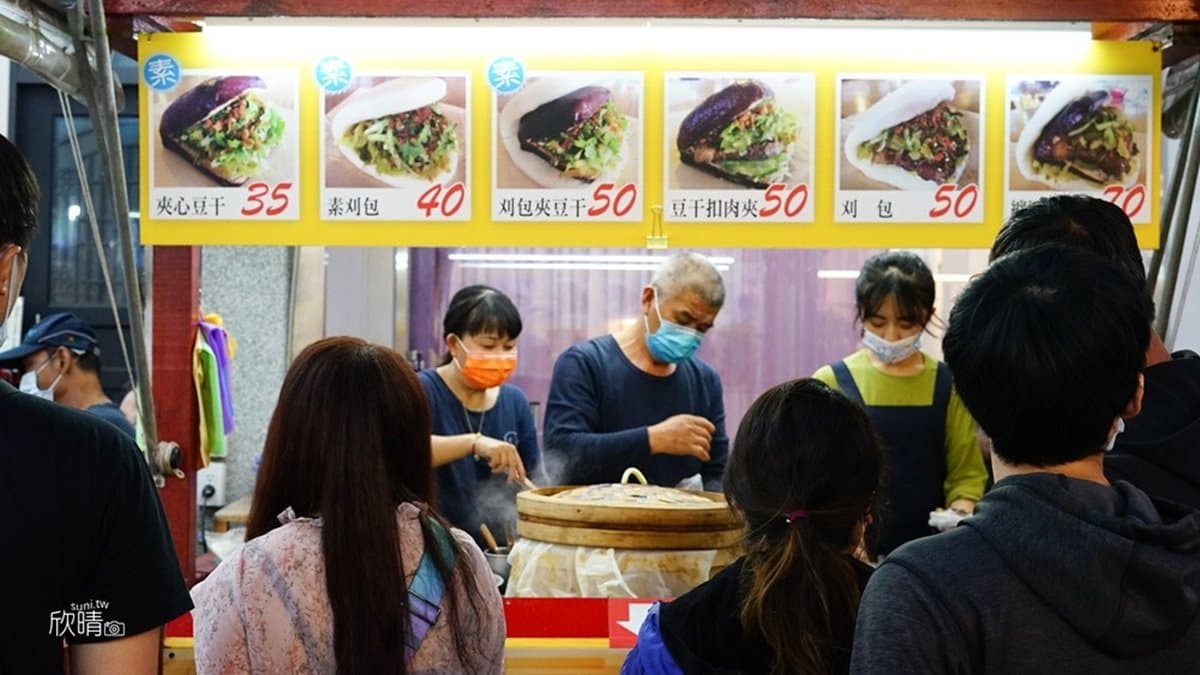 「東東刈包」是伊達邵碼頭老街排隊必吃美食。（圖片來源：欣晴。美食旅遊生活分享）