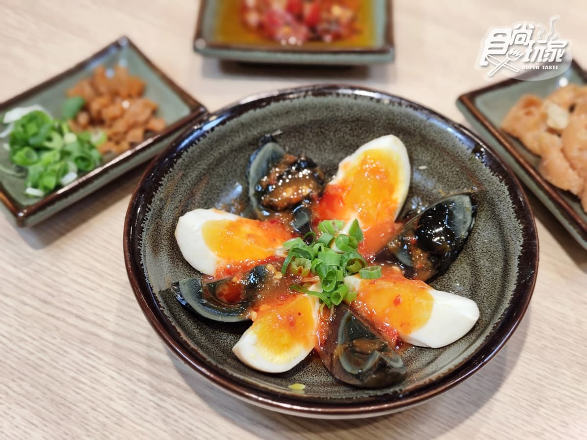 連3天買一送一!超浮誇「海鮮雞湯粥」新北首店開幕,麻油口味超補啊 連3天買一送一!超浮誇「海鮮雞湯粥」新北首店開幕,麻油口味超補啊