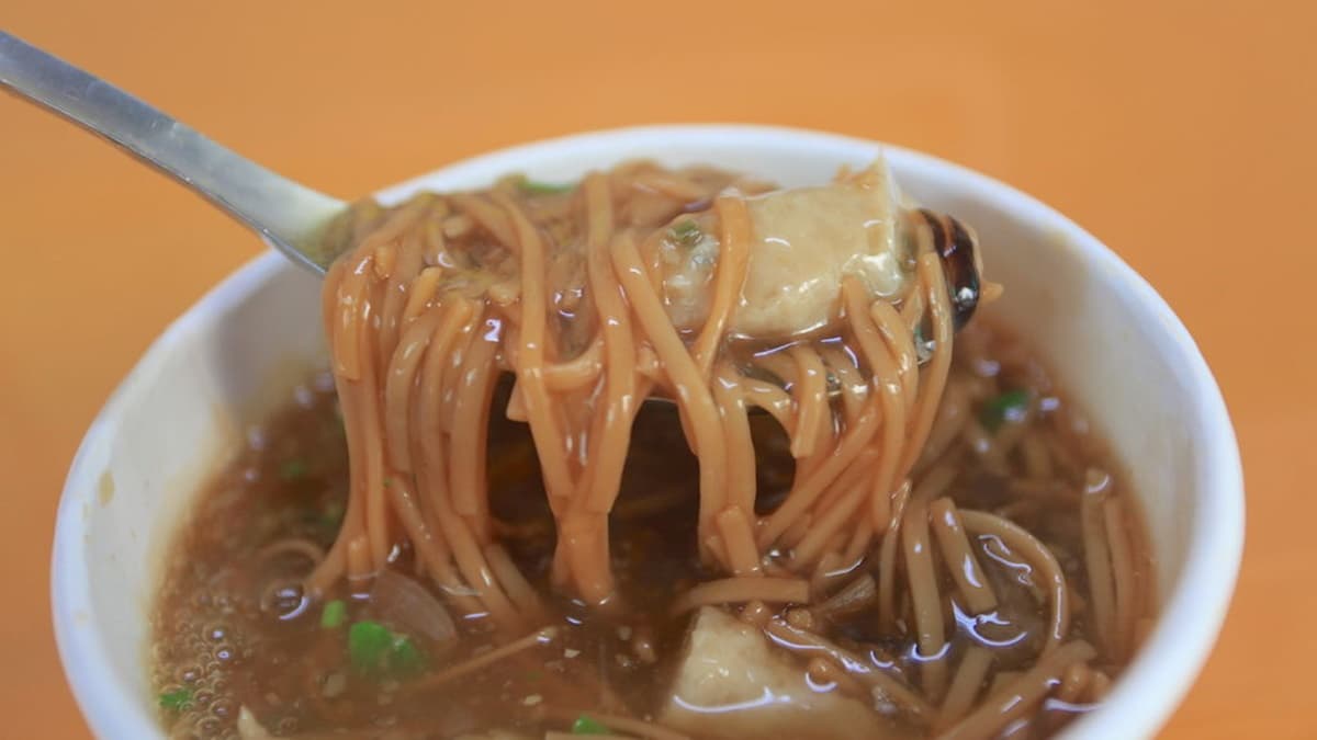 麵線羹充滿油蔥和扁魚的香氣。（圖片來源：樂天小高の美食之旅）