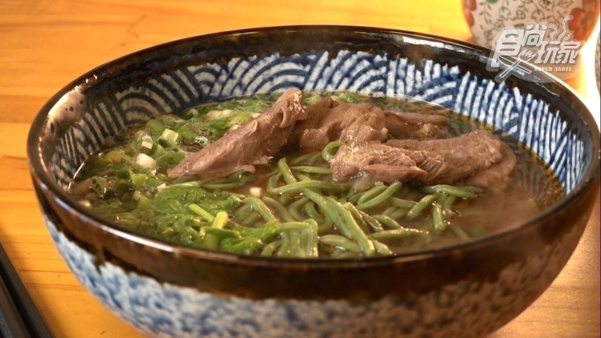 圖為阿熹羊肉麵的餐點「紅燒綠藻羊肉麵」。