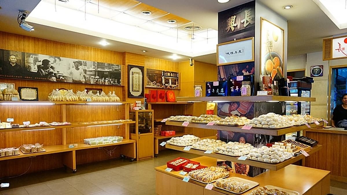百年老店「長興餅店」位在南門街，鄰近捷運府中站。（圖片來源：PEKOのSimple Life）
