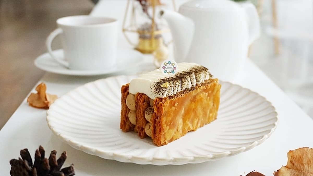 「香草伯爵厚奶茶千層」層層分明的派皮酥而不油。（圖片來源：PEKO の Simple Life）