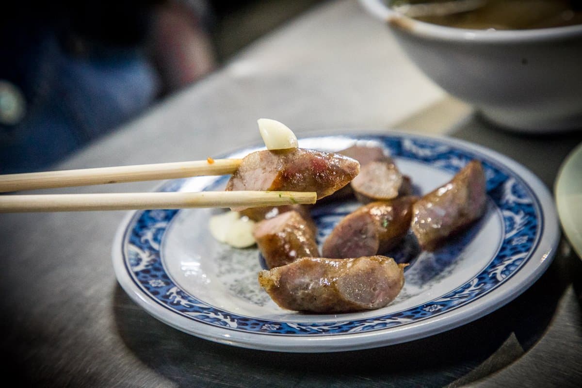 ３菜１湯免百元吃飽飽！25元「土豆油飯」日據時代就開攤，平假日人潮都滿滿