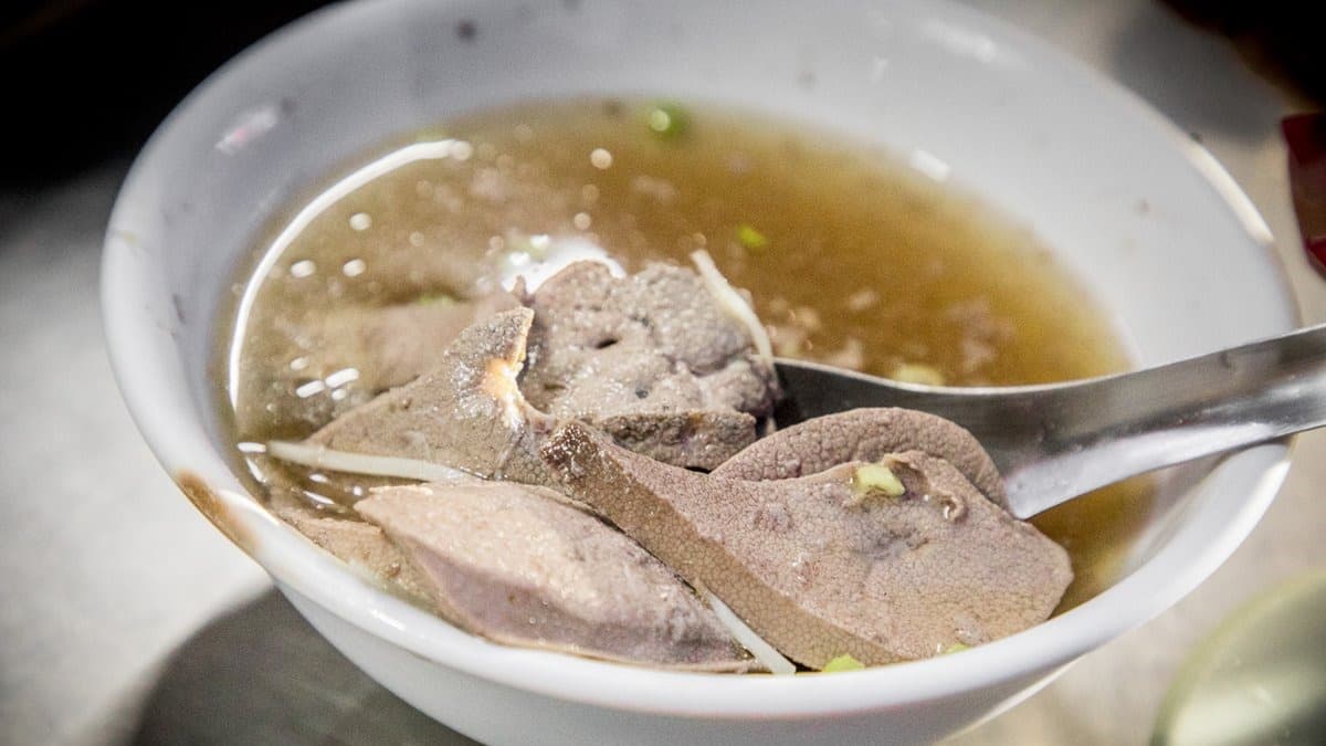 「豬肝湯」料給得很多，嘗起來也很嫩，CP值超高！（圖片來源：大手牽小手。玩樂趣）