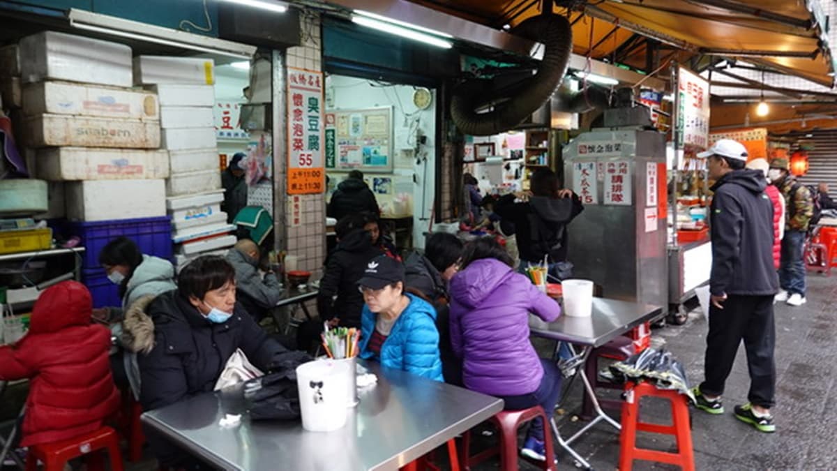 店家的用餐環境傳統簡單。（圖片來源：貓大爺部落格）