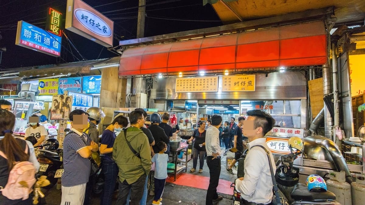 外帶、內用的人潮沒停過。（圖片來源：小佳的幻想世界）