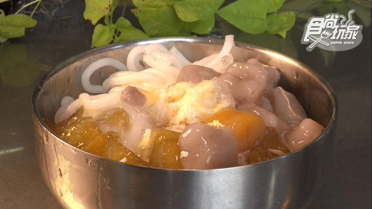 剉冰搭配芋圓、煉乳吃起來更過癮。