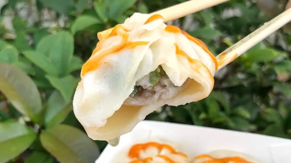 每顆都是手工現包，吃起來特別有Q勁。（圖片來源：痴吃的玩）