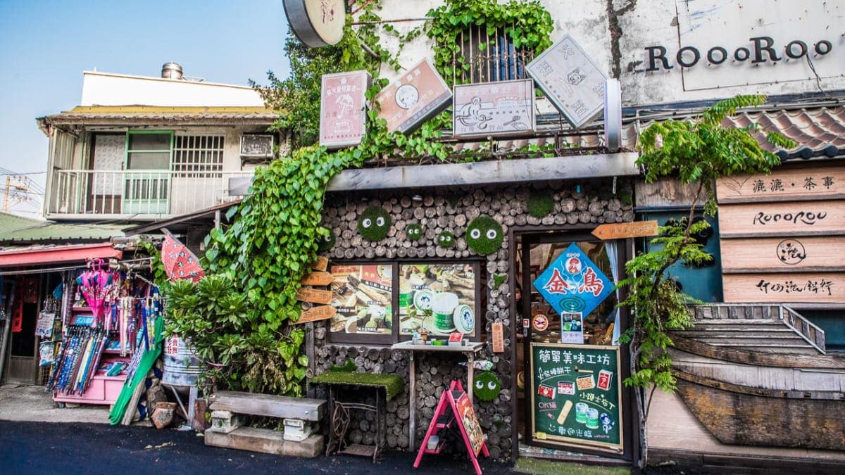 「簡單美味工坊」在鹿港老街有２家分店，一號店停車比較方便。（圖片來源：大手牽小手玩樂趣）