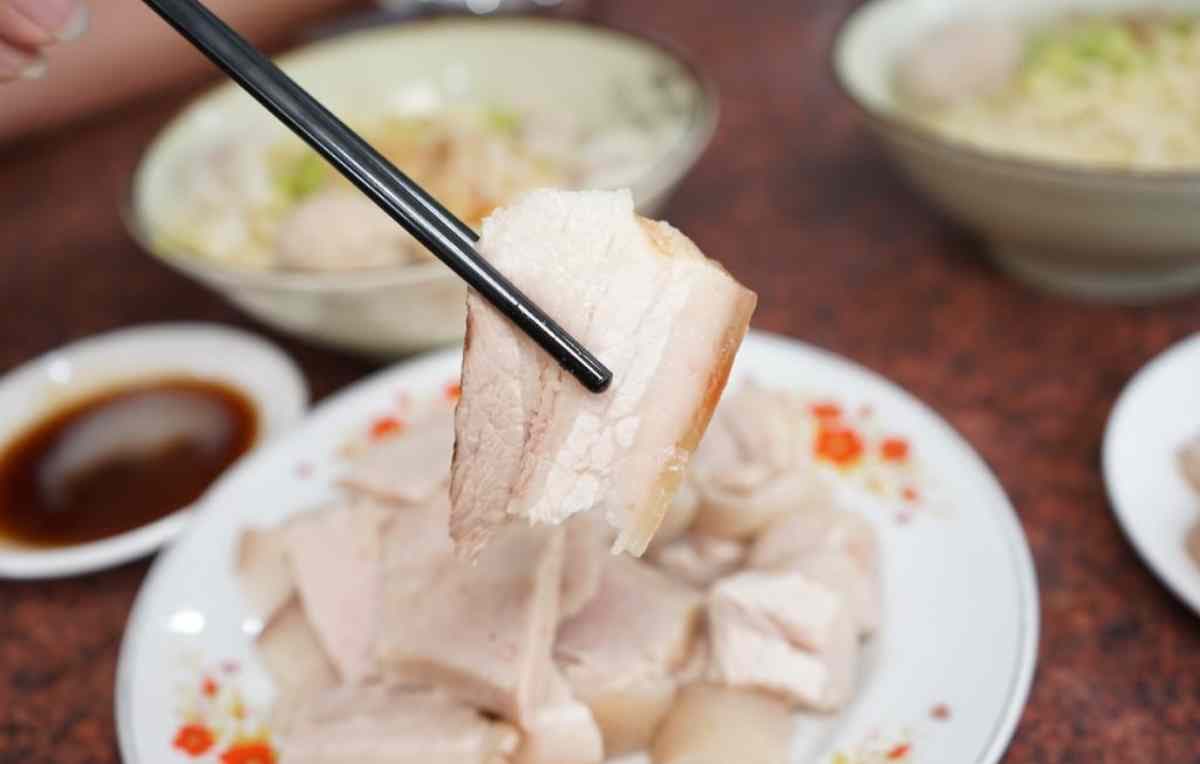 摃丸之王壘球大「摃丸筋」！新竹老店「隱藏美食」內行才知，切片Q彈有嚼勁
