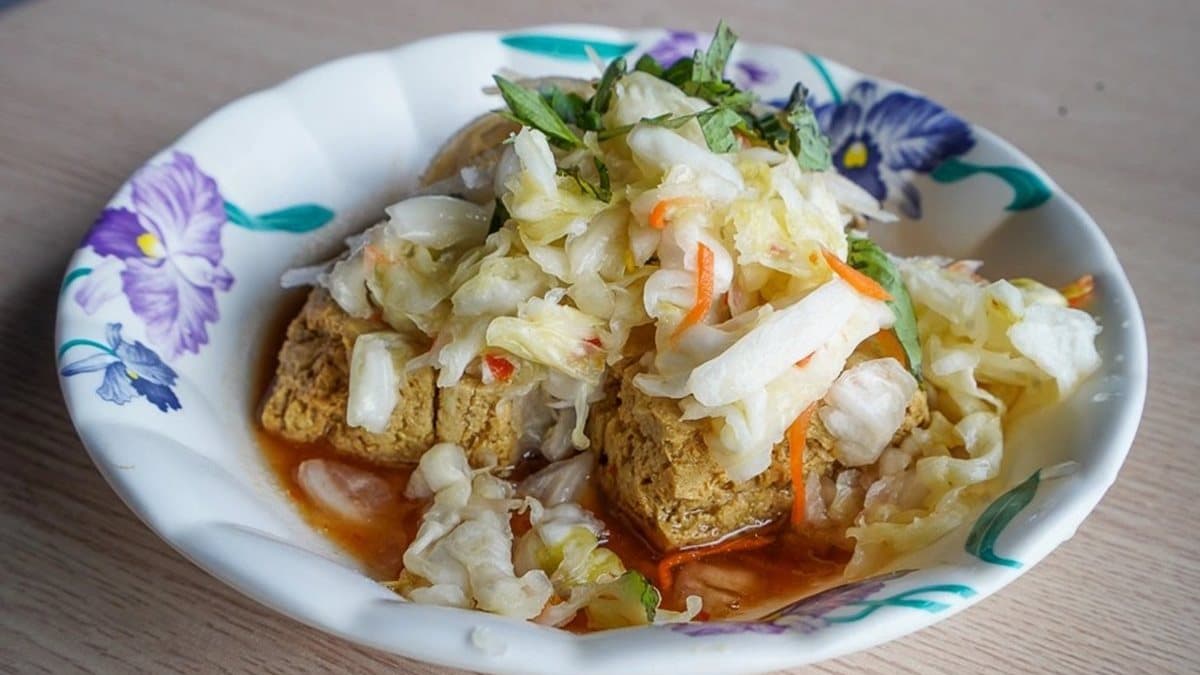 臭豆腐超級酥，泡菜很好吃！。（圖片來源：跳躍的宅男）