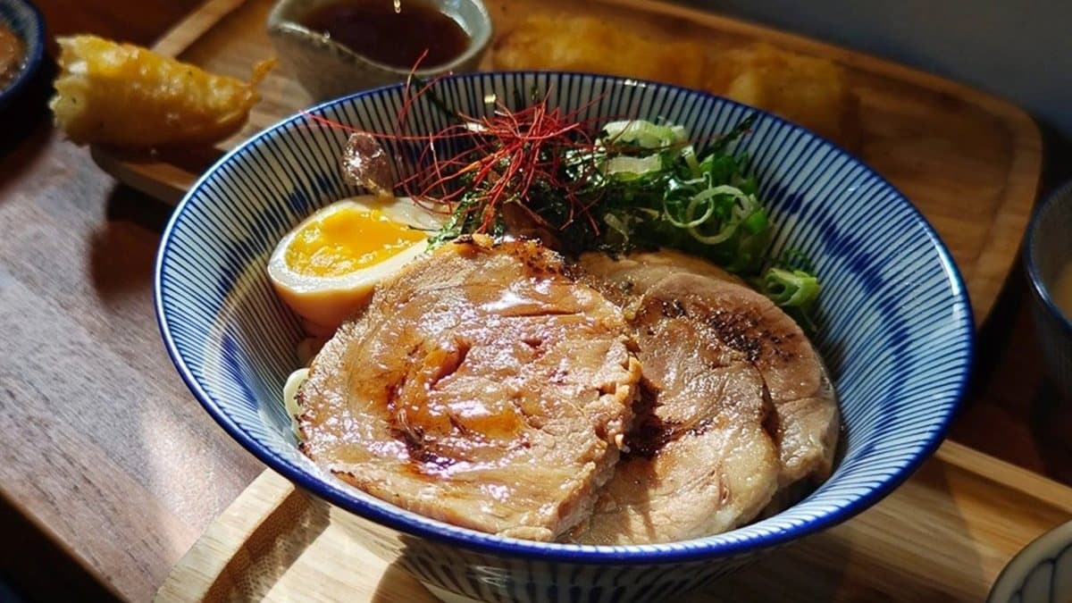 人氣必點的餐點還有這道「叉燒沾麵」。（圖片來源：跳躍的宅男）