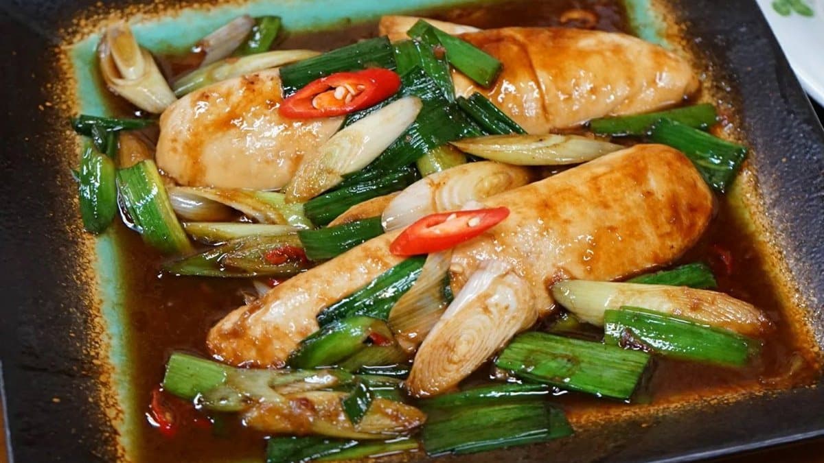 另外還有烏魚膘也必點，吃起來口感軟嫩如豆腐，滿嘴都是鮮味，好吃到不行！（圖片來源：跳躍的宅男）