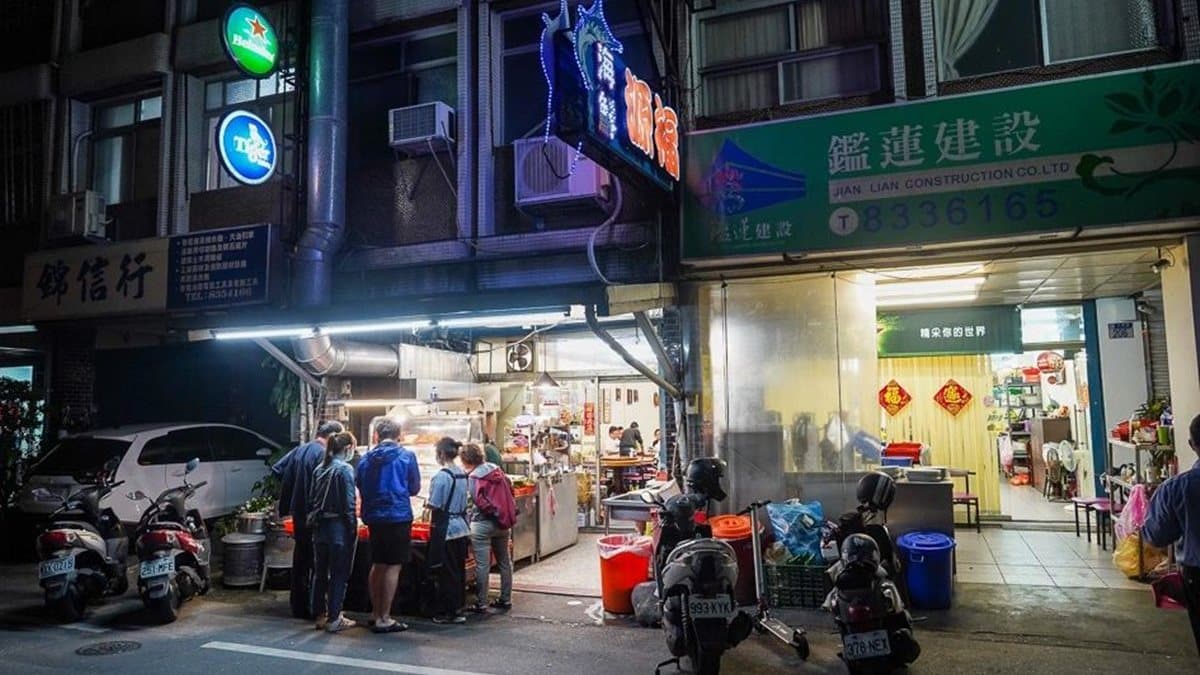 福源海鮮位在花蓮市中福路上，是在地人才知的隱藏版美食。（圖片來源：跳躍的宅男）