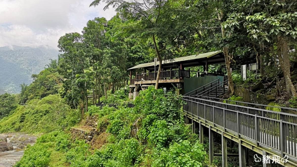 整修好的觀景平台讓遊客得以用更安全的方式一覽美景。（圖片來源：豬飛小姐的彩色生活）