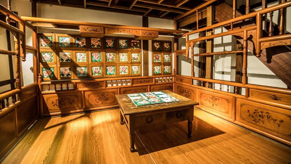 ２樓展區主要擺放一些老家具、老物件。（圖片來源：大手牽小手玩樂趣）
