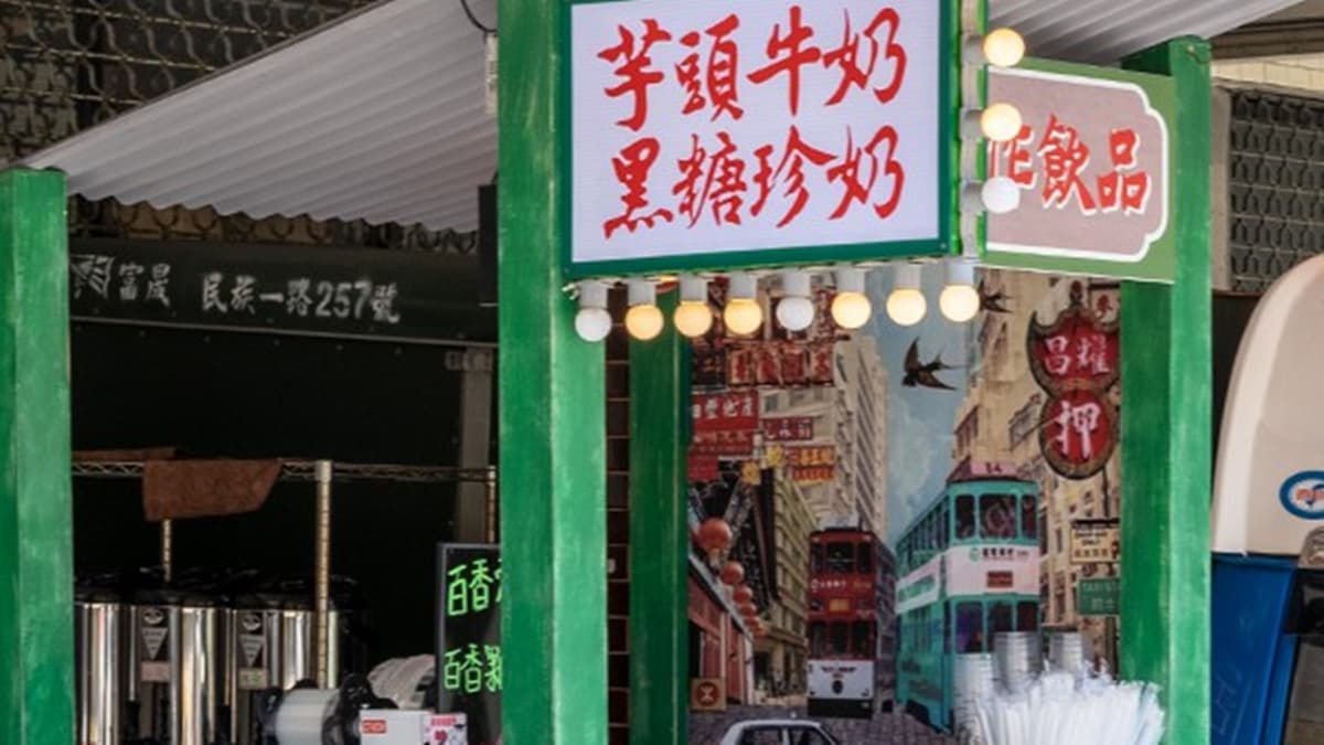 綠色的飲料攤車看起來很復古。（圖片來源：虎麗笑嗨嗨）