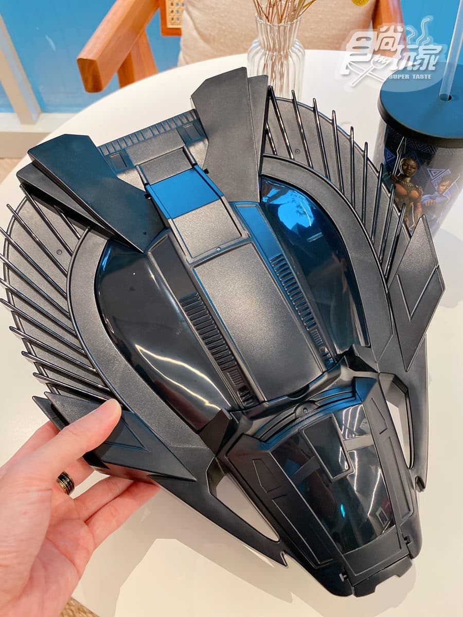 想當黑豹快搶!全台獨家「鷹爪戰機預售組」,皇室專屬爆米花桶、飲料杯都有(中獎名單已公布) 想當黑豹快搶!全台獨家「鷹爪戰機預售組」,皇室專屬爆米花桶、飲料杯都有(中獎名單已公布)