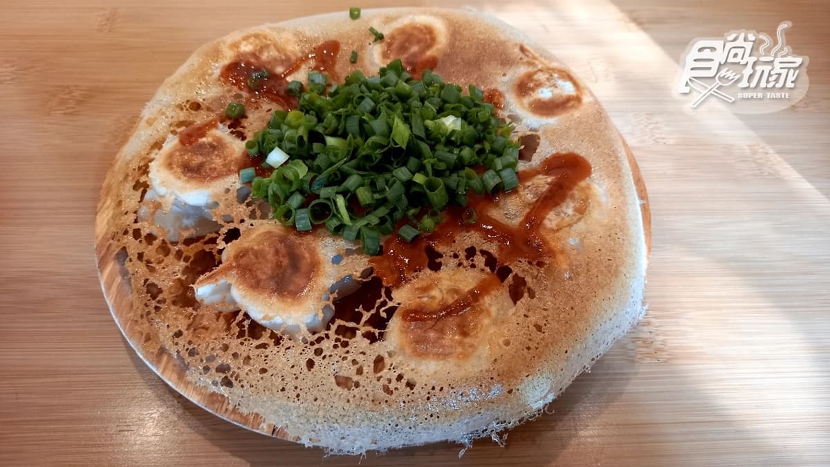 牛肉煎餃搭配青蔥味噌也是店裡很受歡迎的選擇。