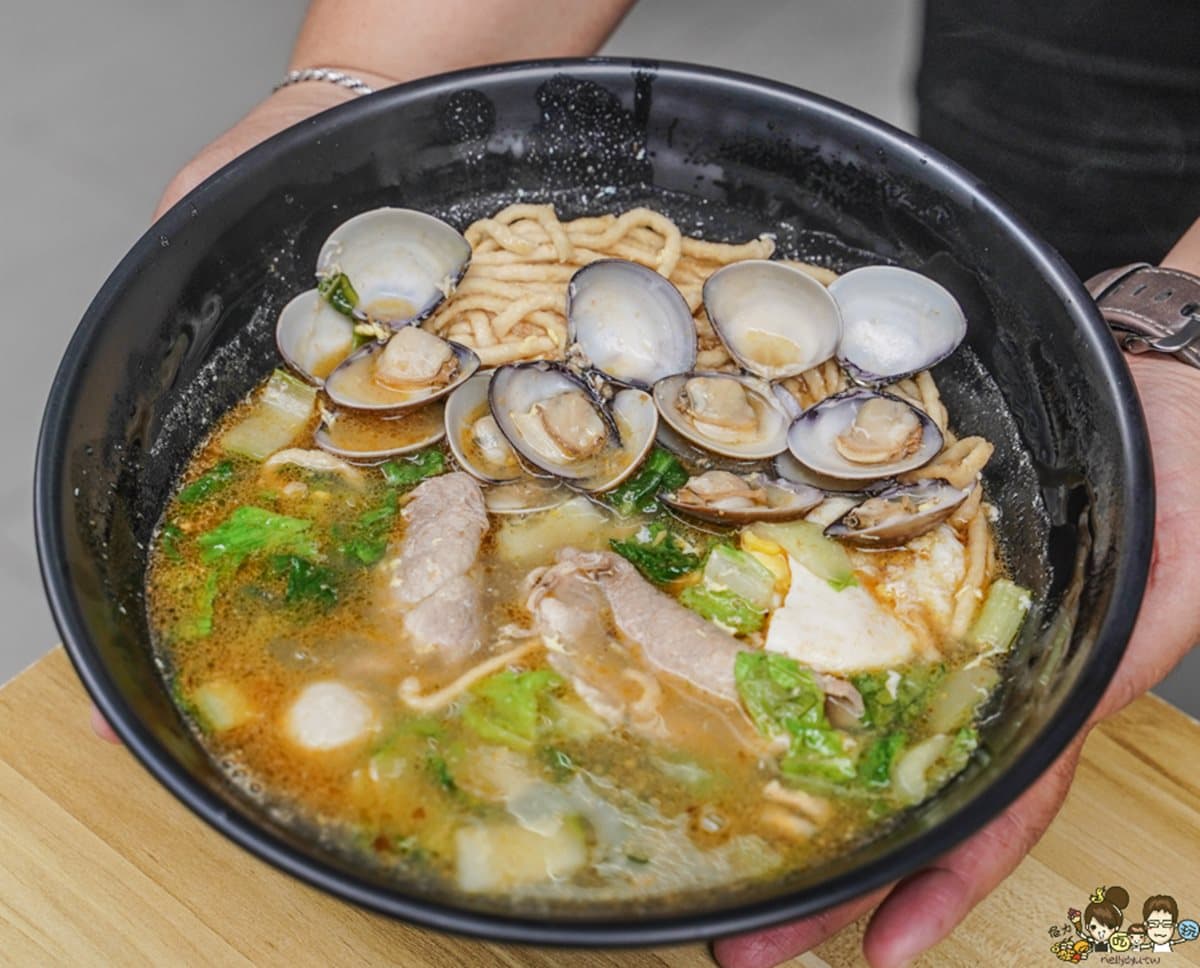 整顆布丁尬巧克力厚片！高雄超狂大分量早餐，再嘗刈包味蛋餅、巨無霸豬排堡