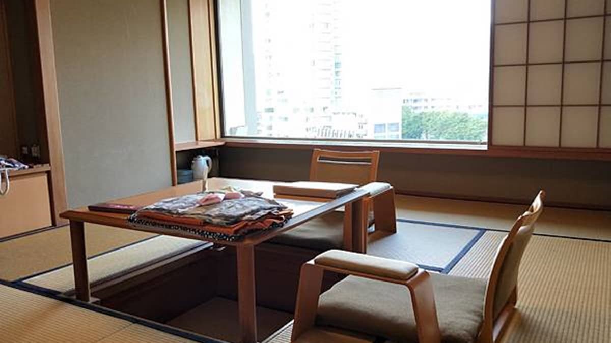 客廳是採榻榻米和日式榻榻米桌。（圖片來源：格格Angela_旅遊美食 ♥ 日常追劇）