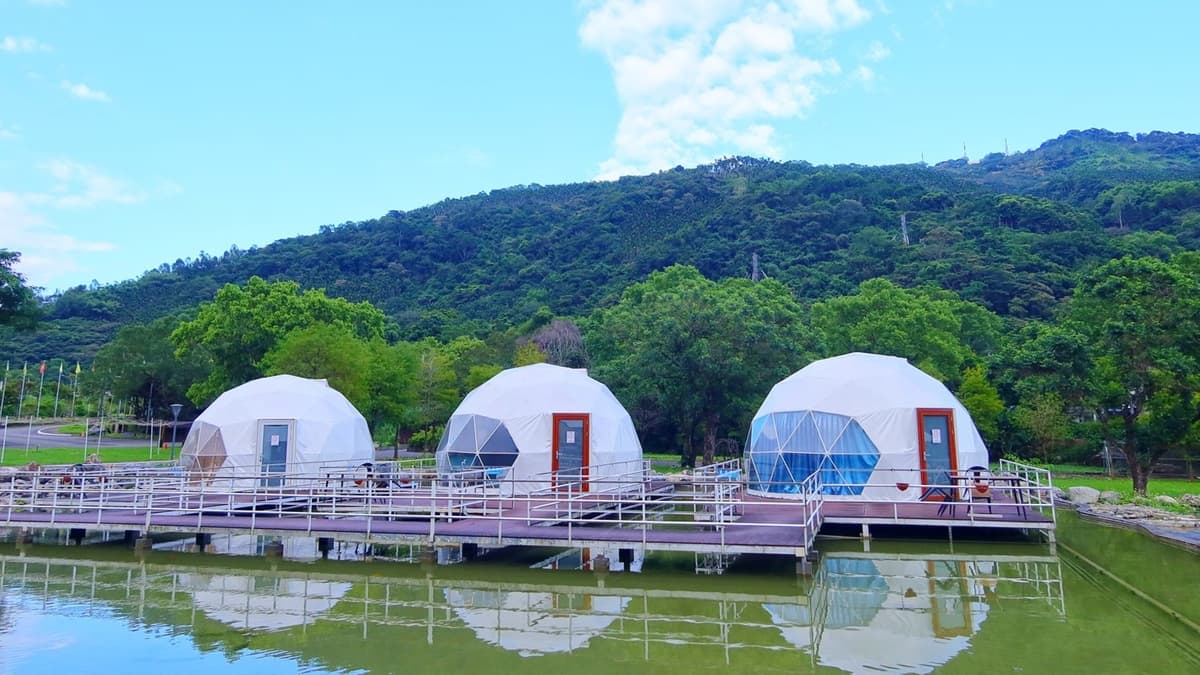 外觀圓圓胖胖的球型屋，遠看超級可愛。（圖片來源：珊莎愛漂亮愛分享）