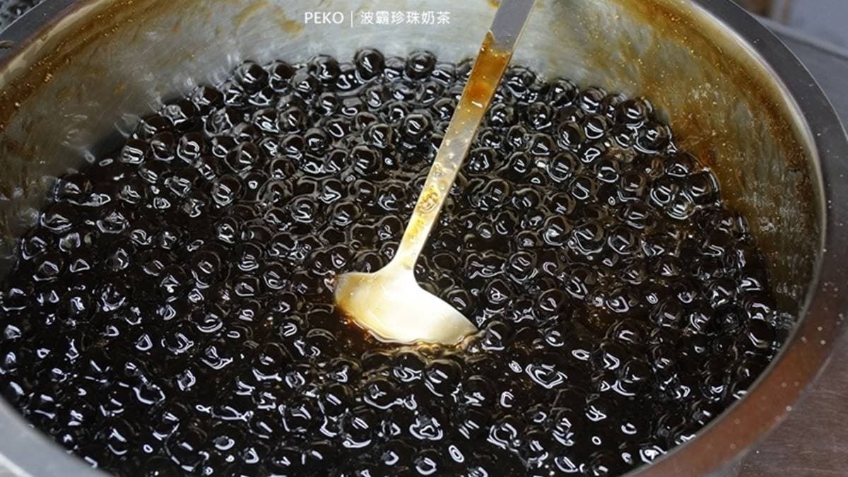 看老闆翻動波霸珍珠的畫面好療癒。（圖片來源：PEKOのSimple Life）