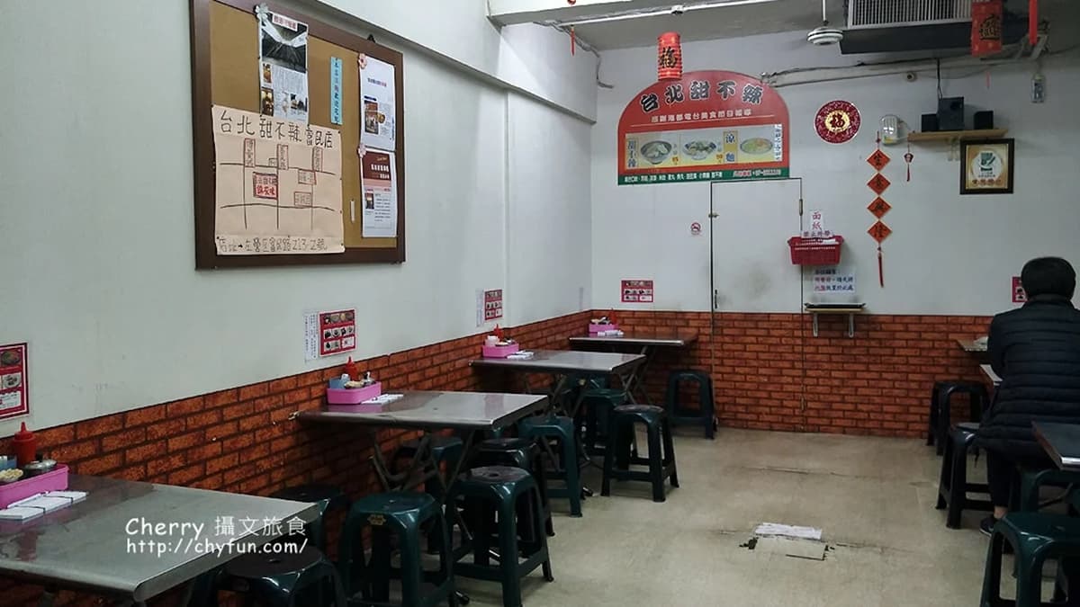 店內環境簡潔明亮，內用就入桌後再填寫菜單。（圖片來源：切琍攝文旅食）