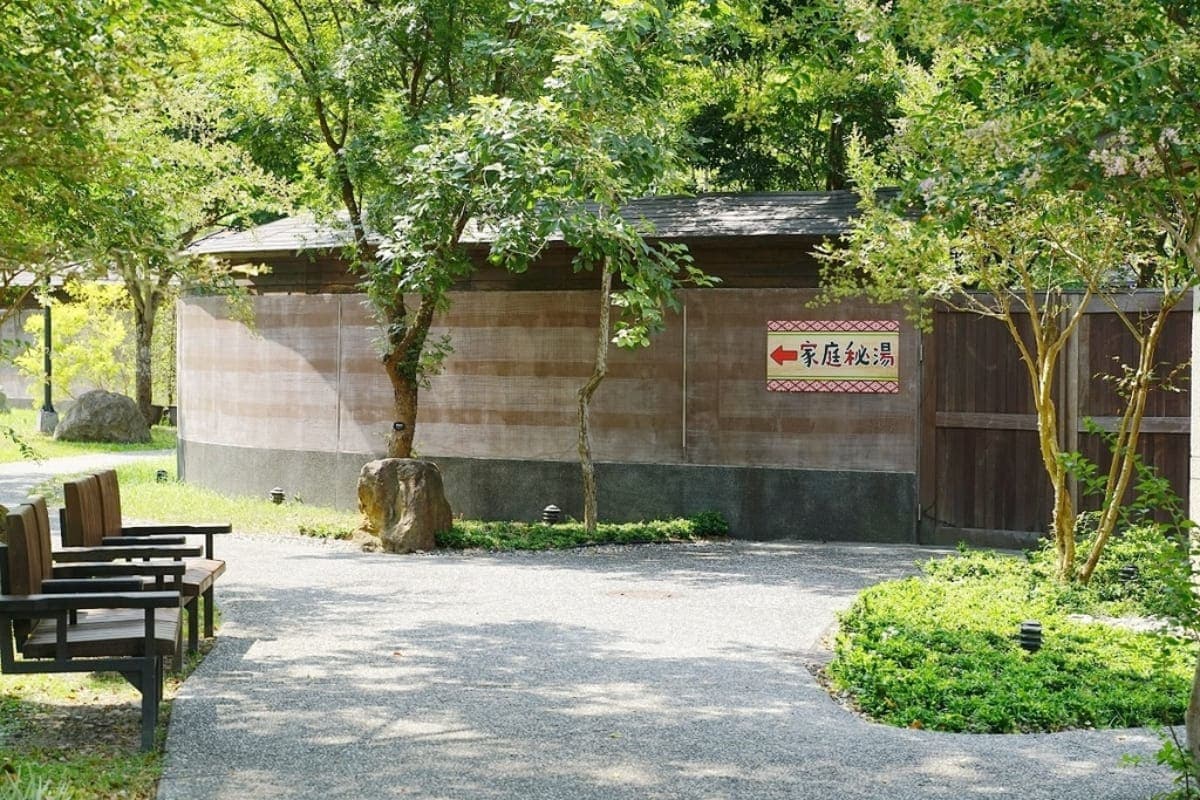 不限時泡湯只要80元！「露天SPA祕境」重整新開放，親子先衝巨無霸家庭祕湯