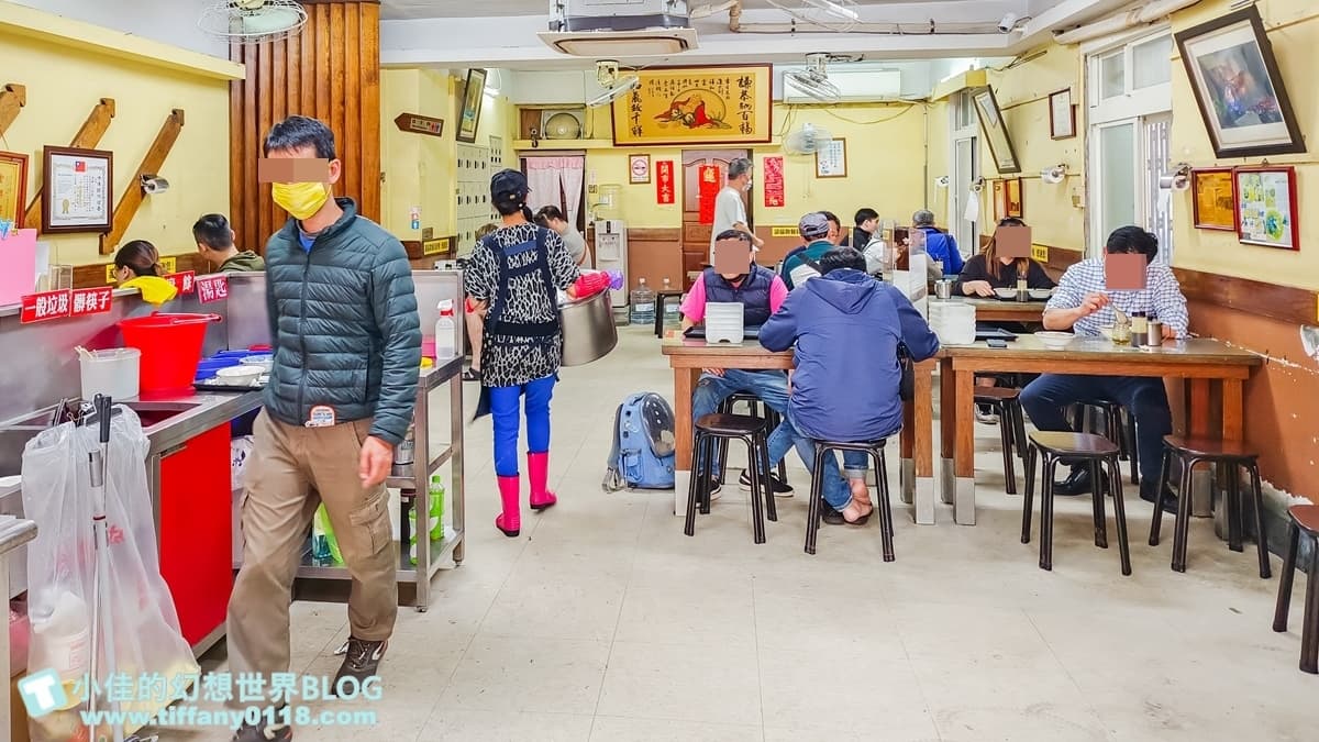平日午後的店裡，依然是絡繹不絕的人潮。（圖片來源：小佳的幻想世界）