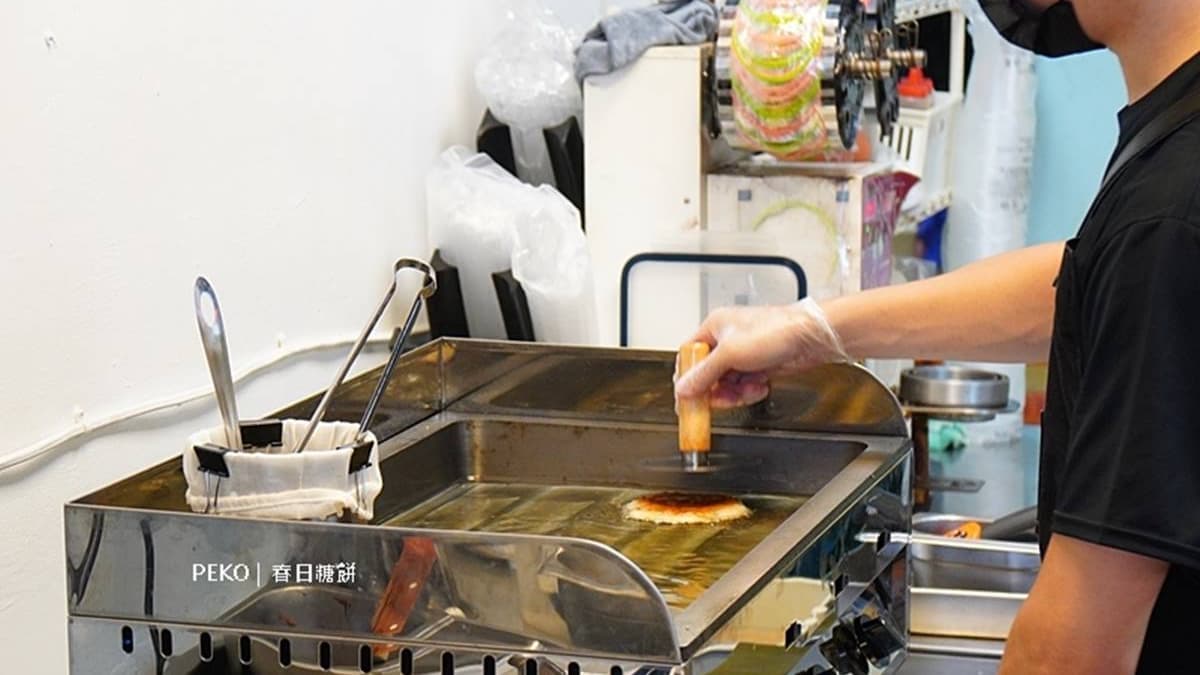 店家的糖餅都是現點現做，需要等10～15分鐘。（圖片來源：PEKO の Simple Life）