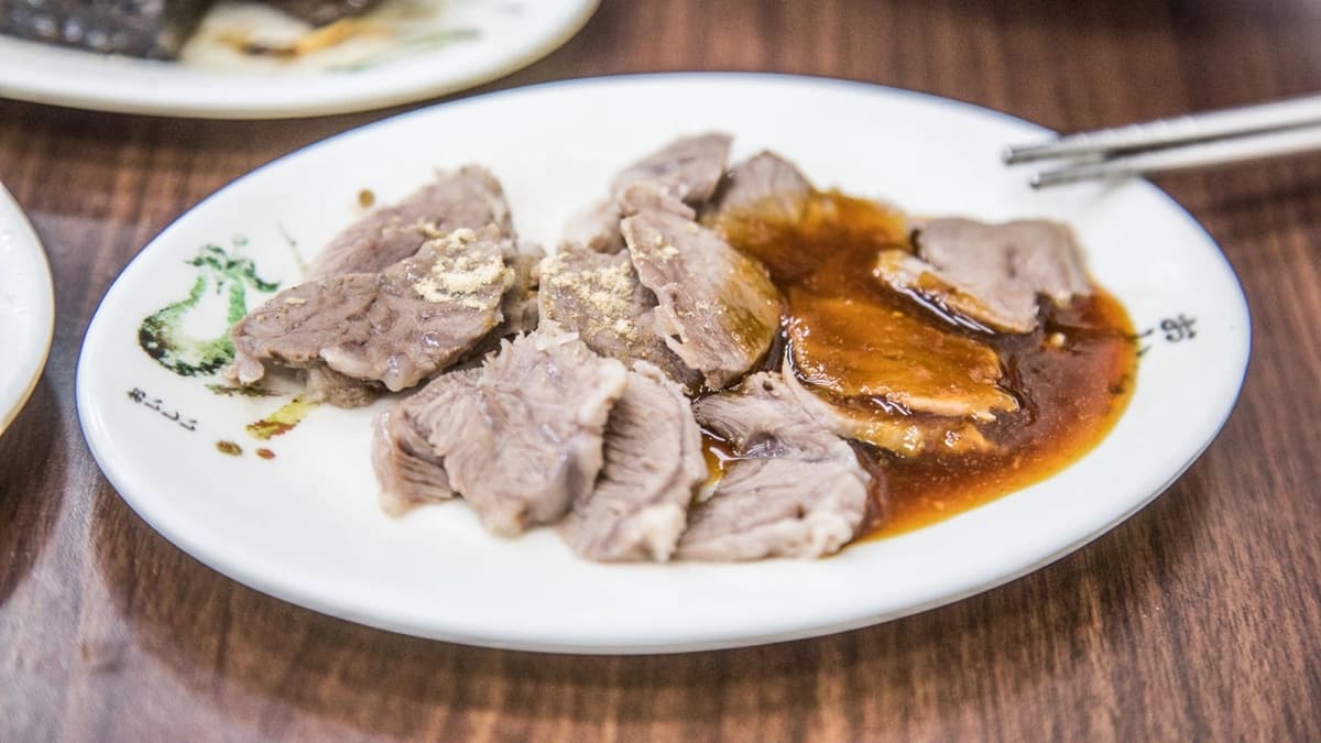 小菜大推這道嘴邊肉，吃起來相當軟嫩。（圖片來源：大手牽小手玩樂趣）