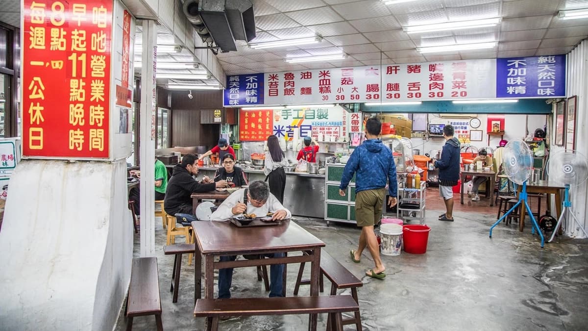 用餐環境算乾淨清潔，外帶、內用的人都很多。（圖片來源：大手牽小手玩樂趣）
