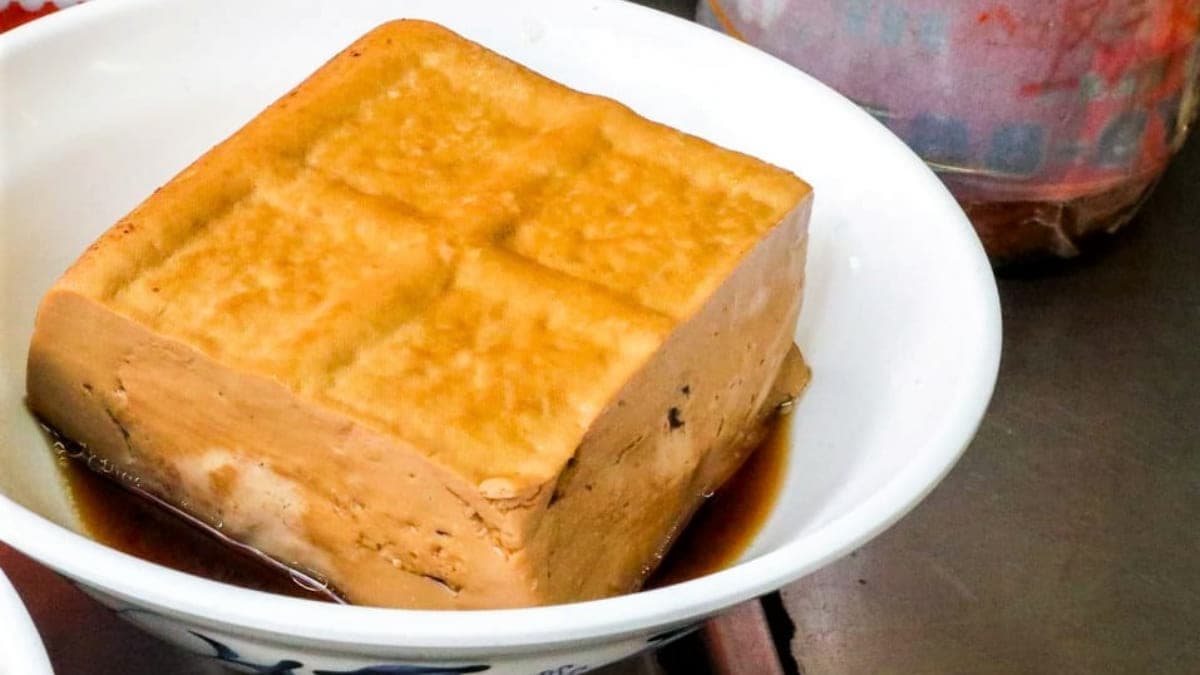 小菜除了滷蛋，還有板豆腐、豆干、油豆腐等。（圖片來源：朝食女孩 & Lady L）