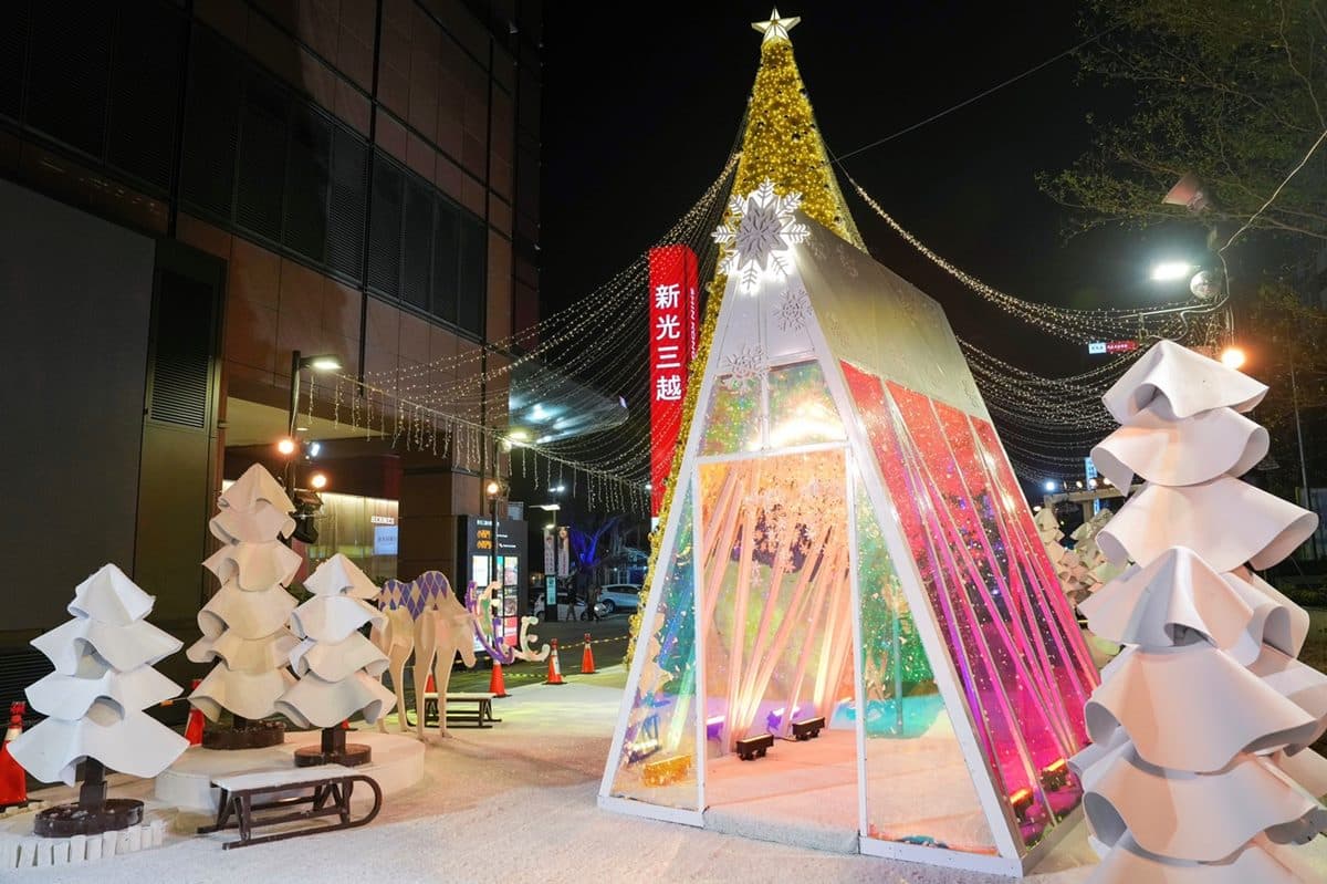 全台首座大型耶誕樹在台南!必拍13公尺香檳色耶誕樹、彩虹玻璃屋、芬蘭鐘塔 全台首座大型耶誕樹在台南!必拍13公尺香檳色耶誕樹、彩虹玻璃屋、芬蘭鐘塔
