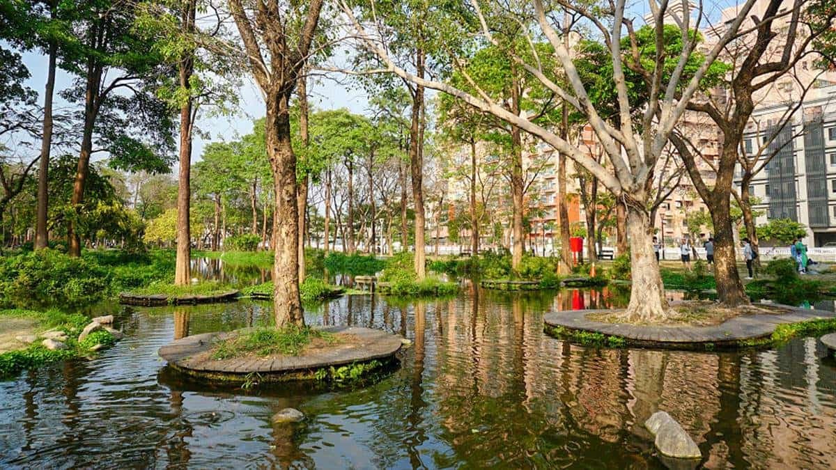 公園裡綠意盎然。（圖片來源：野田咩的美食書國）