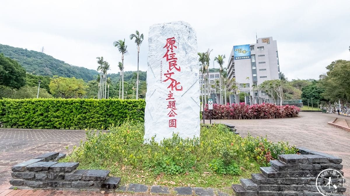 公園內可見各族人像石牌，讓民眾能更接近原住民的生活與文化。（圖片來源：桃桃's旅人手札）