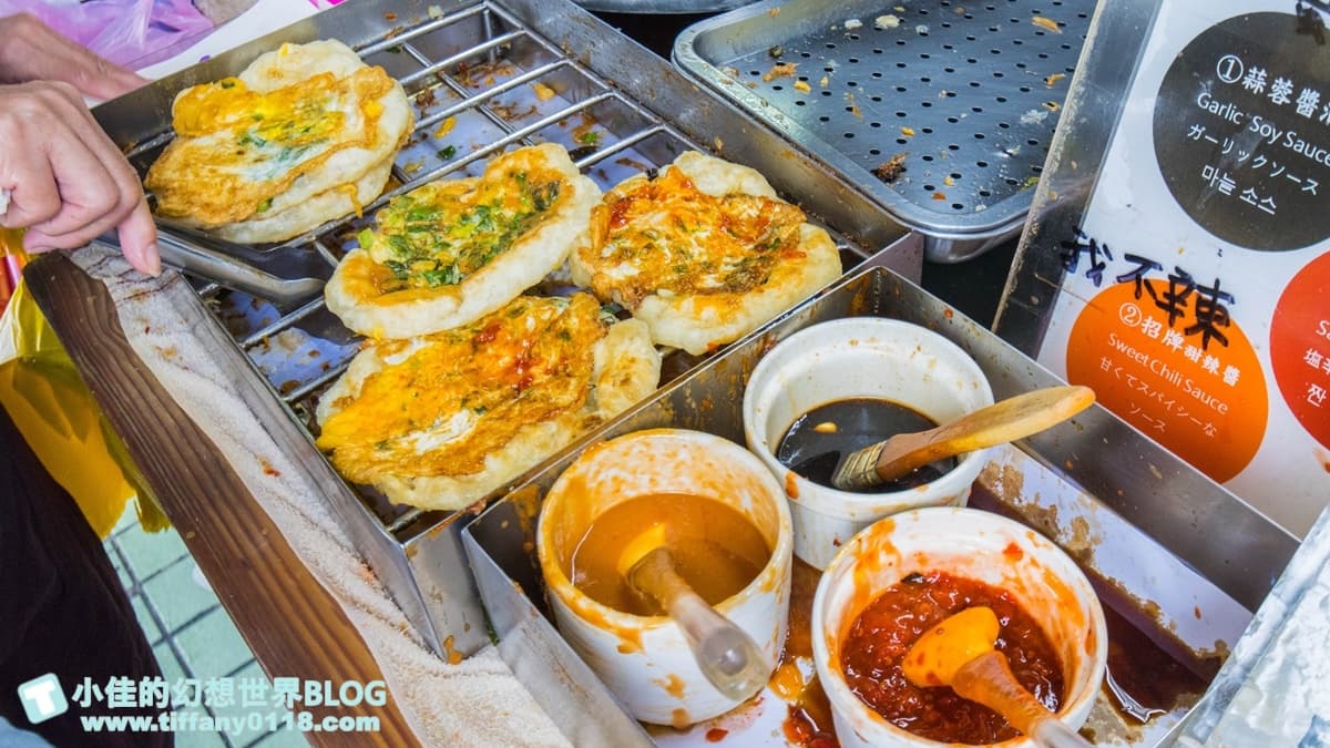 醬料有蒜蓉醬油、招牌甜辣醬、鹹辣椒醬３種可以選擇。（圖片來源：小佳的幻想世界）