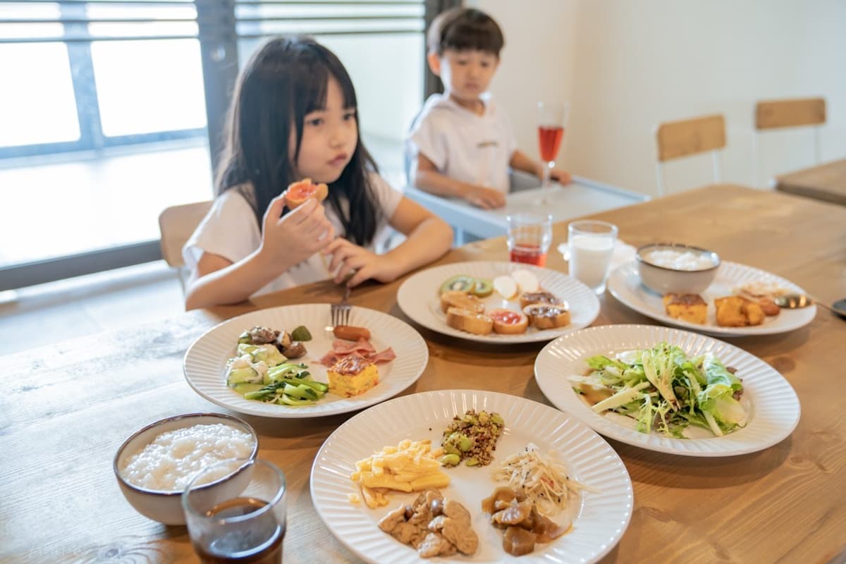 【新開店】高美濕地也能露營!免搭帳住粉嫩蓮花帳,吃晚餐再賞全台最美夕照 【新開店】高美濕地也能露營!免搭帳住粉嫩蓮花帳,吃晚餐再賞全台最美夕照