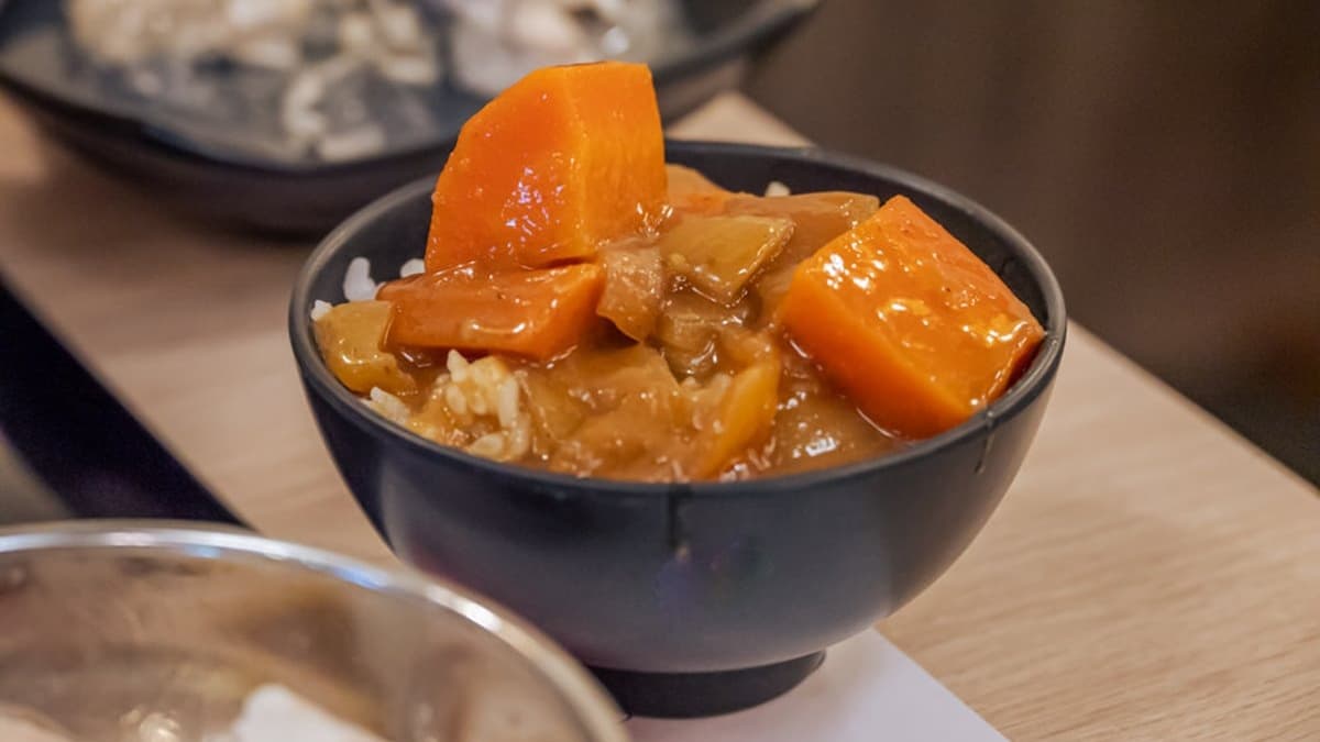 可以無限吃到飽的咖哩飯，煮得很入味，是日式家庭味的咖哩。（圖片來源：莓姬貝利食事旅行）