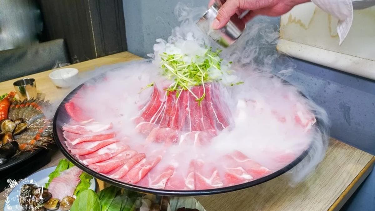 超浮誇的限量「隱藏版大仙肉盤 」只要完成指定任務就能免費吃。（圖片來源：野田咩的美食書國）