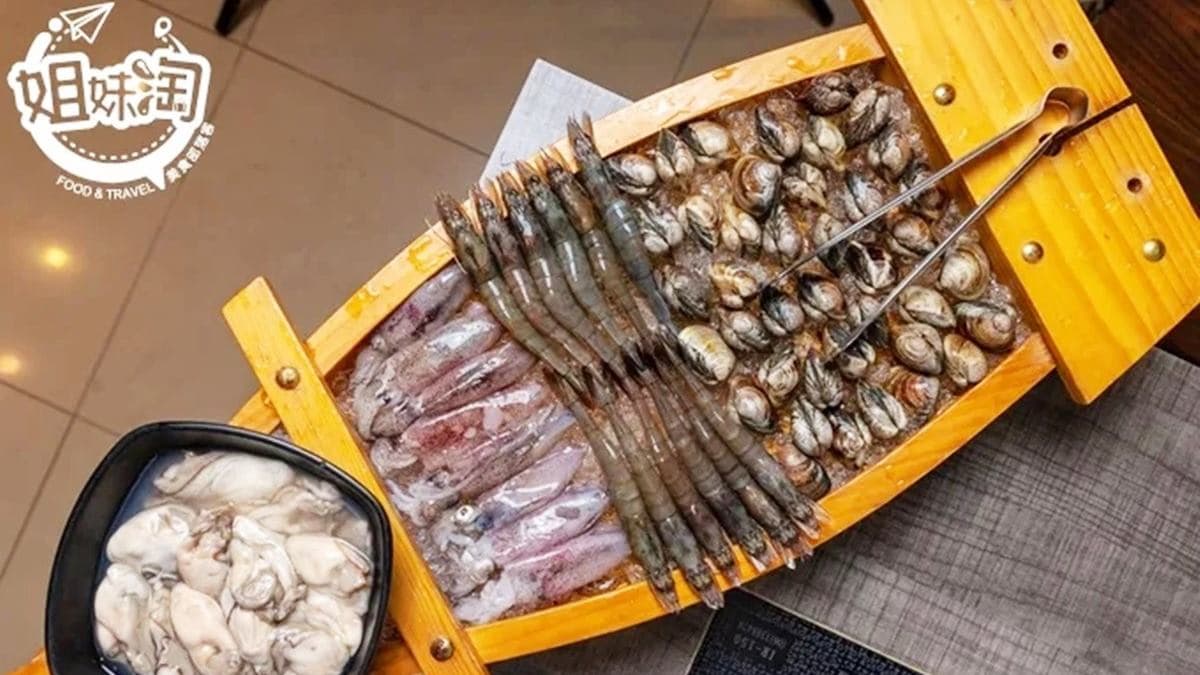 只要點438元吃到飽方案，超新鮮的海鮮船就直接免費送給你。（圖片來源：姐妹淘部落客）