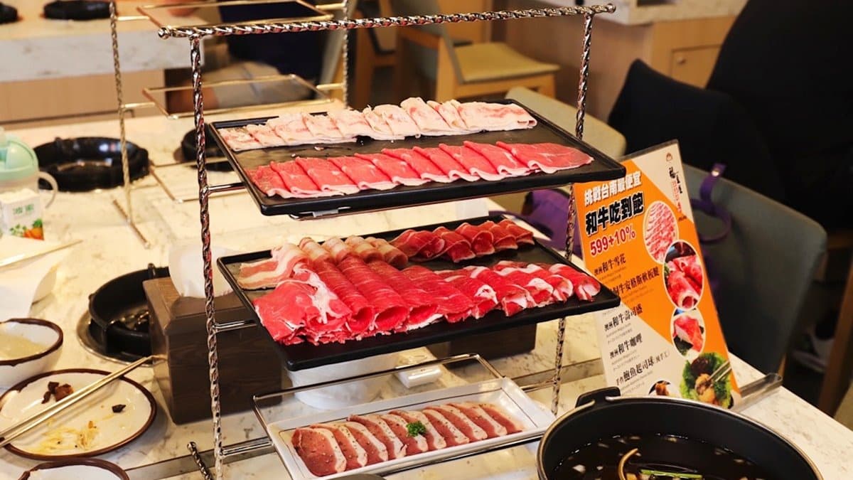 店內有多達17種肉品可以無限吃，肉控必朝聖。（圖片來源：進食的巨鼠）