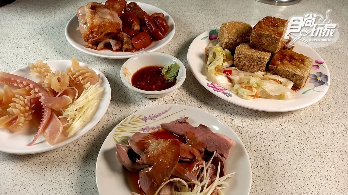 店裡除了臭豆腐外，其他選擇也很多，對於想要吃多樣料理的人而言，是不錯的選擇。