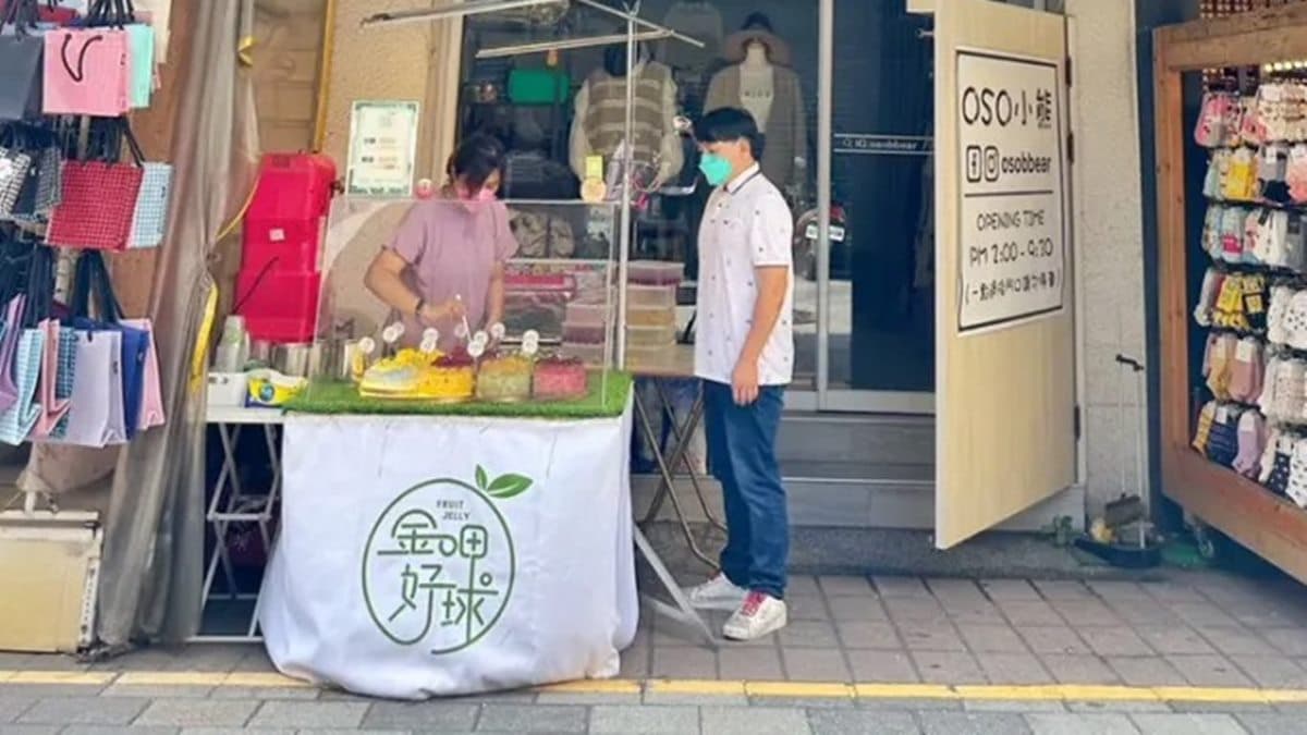 「金呷好球」位於台南美食一級戰區的國華街。（圖片來源：痴吃的玩）