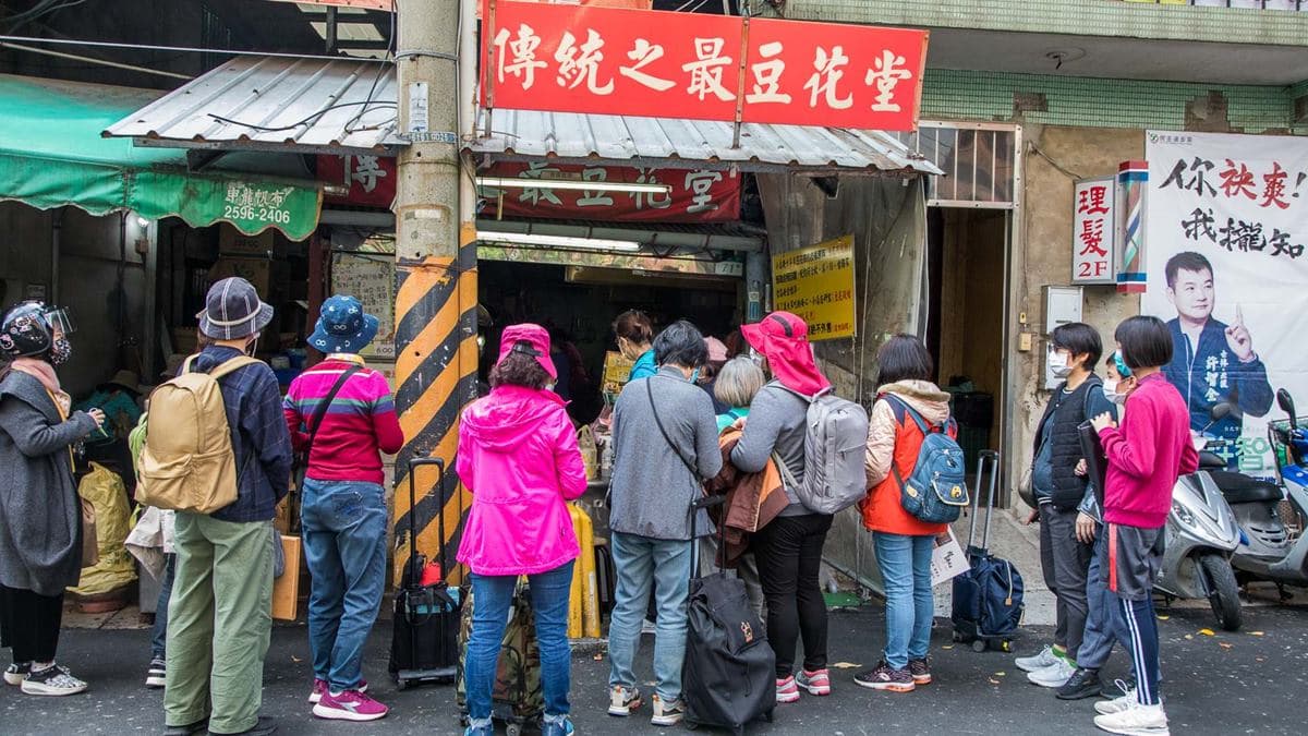 店家位在北投捷運站附近，每到假日排隊的人潮總是絡繹不絕。（圖片來源：大手牽小手玩樂趣）