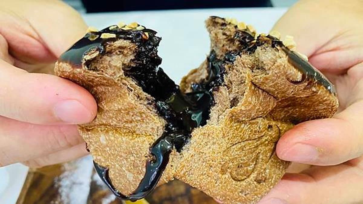 巧克力口味一撕開就能看到濃醇巧克力爆漿流出來。（圖片來源：大海愛上藍天旅遊日記分享）