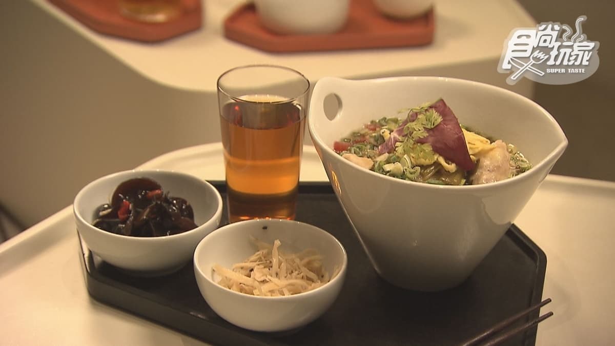 「雪菜肉末拌麵」上頭的肉末經爆炒過香氣十足。