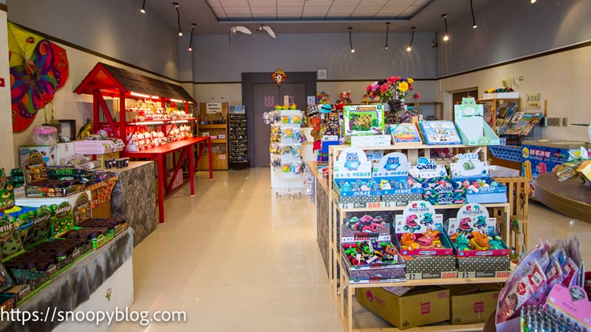 紀念品區大部分都是小朋友喜歡的玩具。（圖片來源：史努比遊樂園）